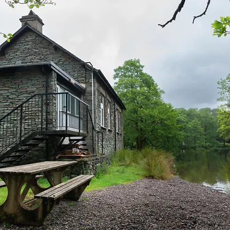 Weirside, Chapel Stile *