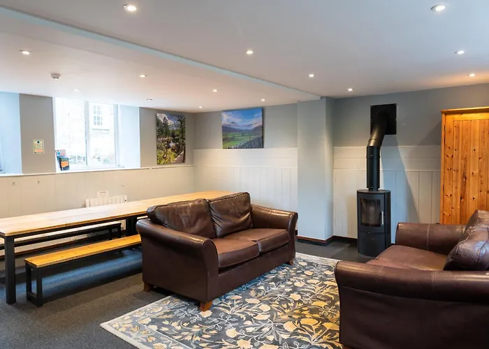 Weirside, Chapel Stile *