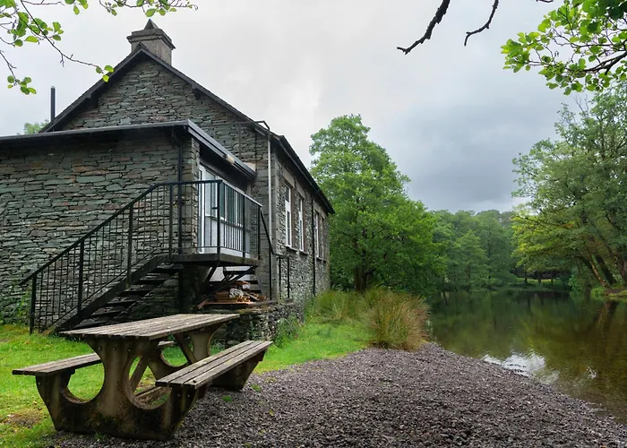 Weirside, Chapel Stile *